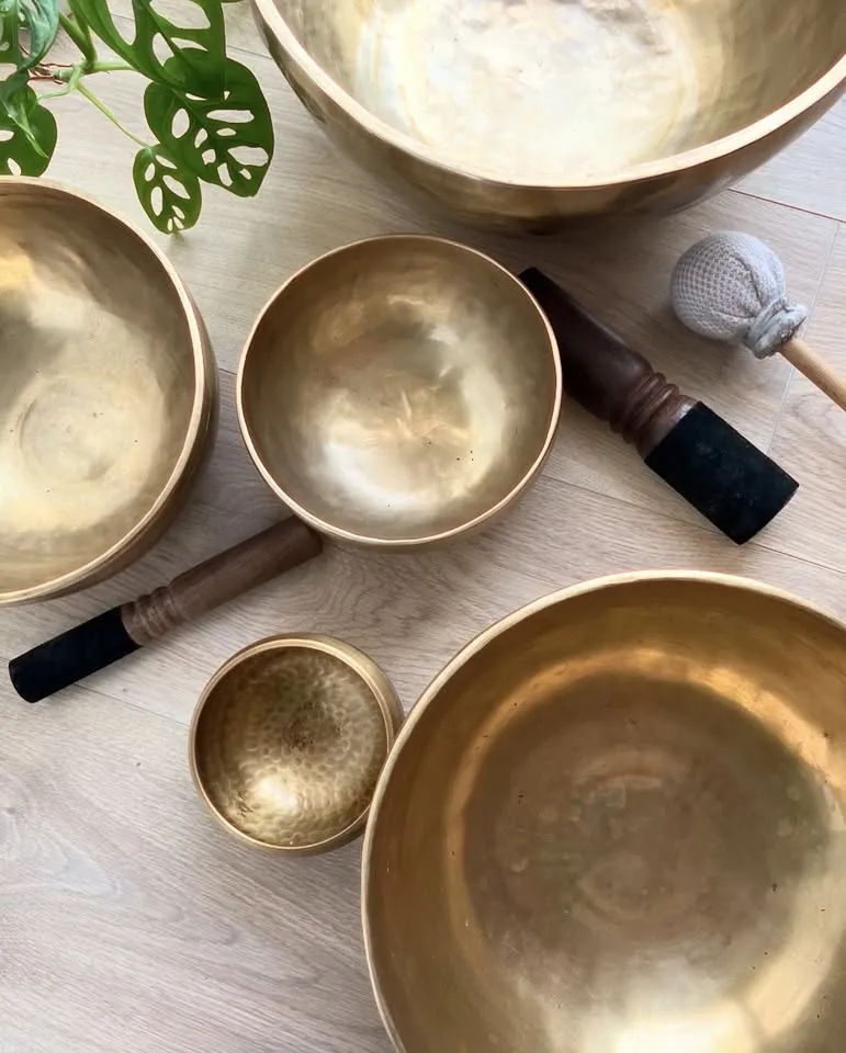 Sound-bath . My Inner Light Keeps .